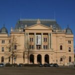 Schwesig und Badenschier unterzeichnen Verlängerung des Hauptstadtvertrages.