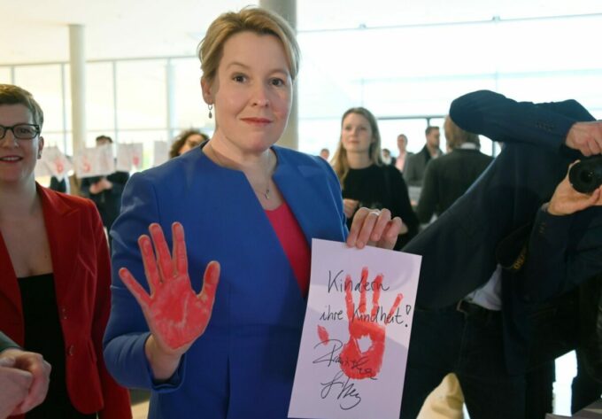 Giffey: „Kinder brauchen gleiche Chancen, Perspektiven und unsere Zuversicht“