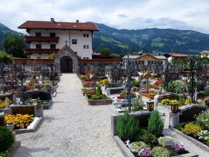 Bestattungskultur auf neuen Wegen: Friedhofszwang?