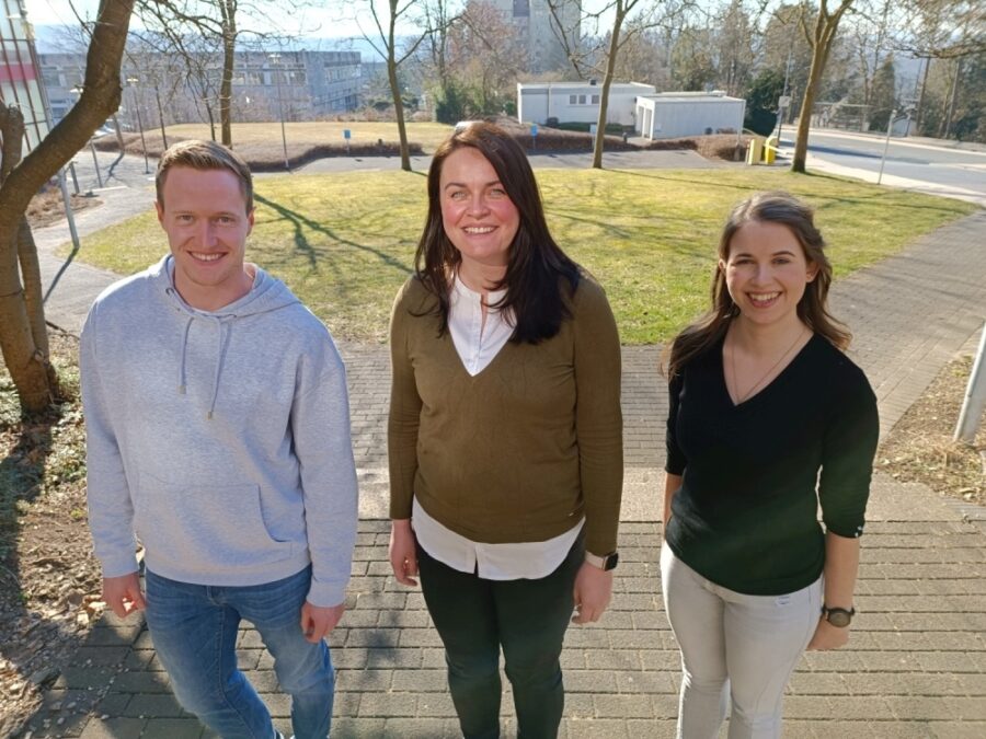 Matisse_Team: Yannik Loth, Dr. Anna Wigger und Merle Richter (v.l.) arbeiten gemeinsam mit KollegInnen an einem neuen Testverfahren zur Erkennung von Virus-Erkrankungen wie Covid 19.